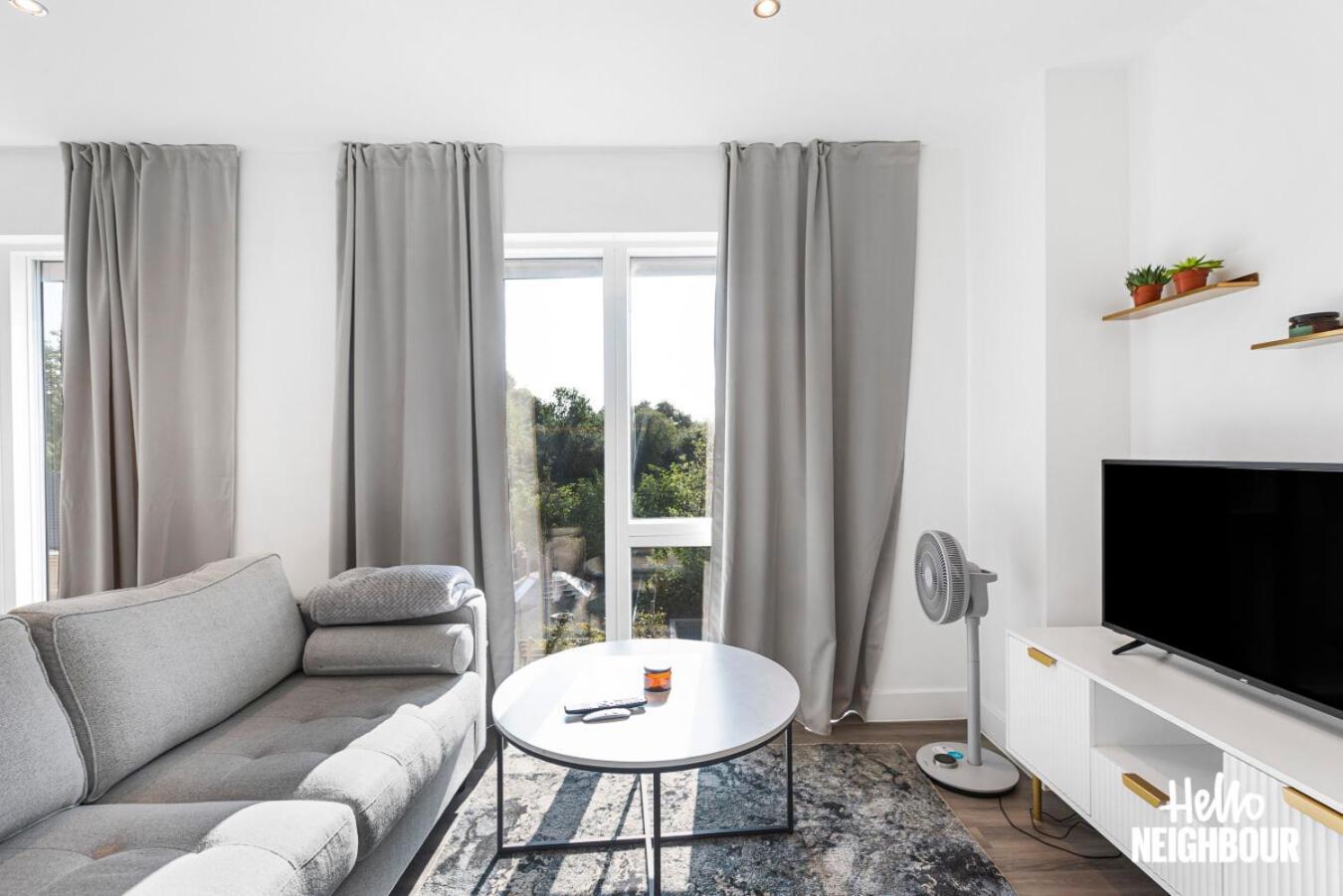 Modern 1 Bedroom Apartment With Parking In Colindale, London Edgware Exterior foto